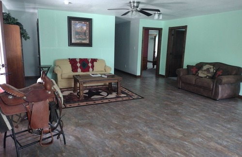 Hill County House | 3-bedroom private retreat