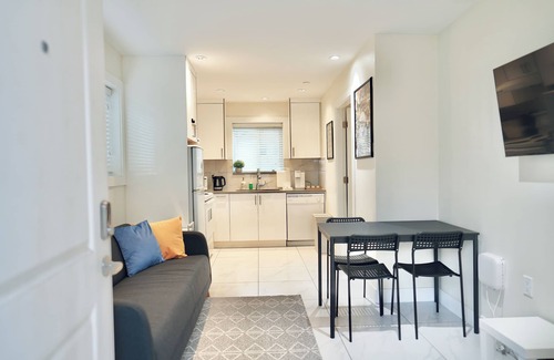 Fraserview House | 3-Bedroom Single House/1 Free Parking/Good Location in Vancouver