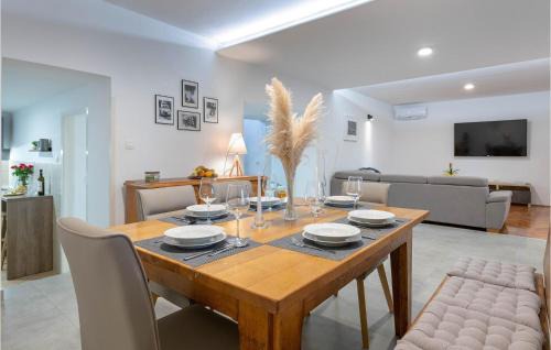 Muntic House | 3 Bedroom Villa In Pula