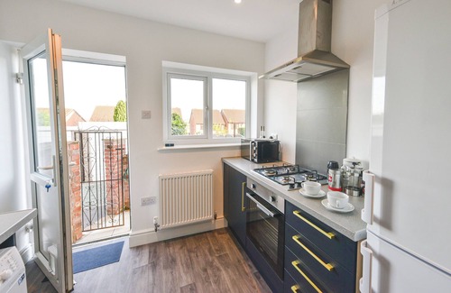Chesterfield House | 3 Bedroom with 6 x beds - Great location with free parking