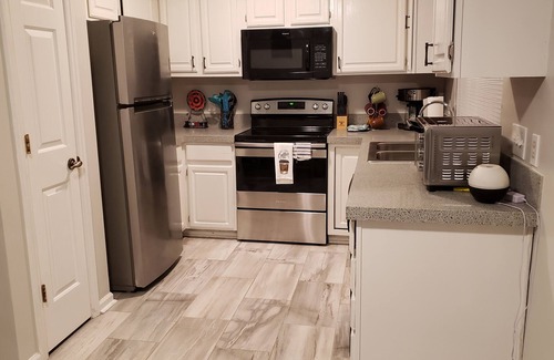 Toddville Road House | 3 bedroom with open loft home Close to Airport
