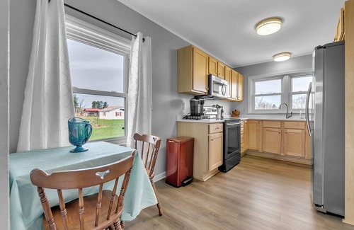 Ripley Apartment | 3 bedrooms Cape Cod at an award wining vineyard -nSparkling Ponds Winery