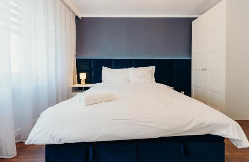 Rzeszow Apartment | 3 Bedrooms Premium Bella Blue for 8 Guests with AC and Free out side Parking