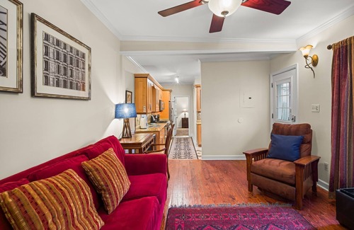 Capitol Hill Apartment | 3 blocks to Capitol - Great Neighborhood- Gorgeous