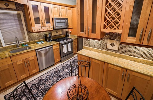 Capitol Hill Apartment | 3 blocks to Capitol - Great Neighborhood- Gorgeous