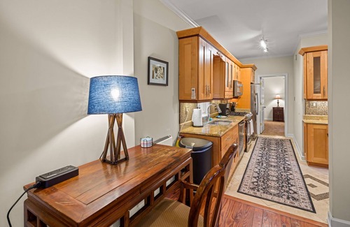 Capitol Hill Apartment | 3 blocks to Capitol - Great Neighborhood- Gorgeous