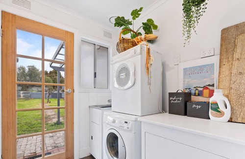 Ararat Cottage | 3 Br Cosy Country Cottage Near Grampians - Pets Welcome!