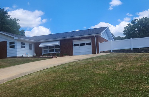 Punxsutawney House | 3 BR house in Punxsutawney. 1 mile from Gobblers knob,one mile from downtown