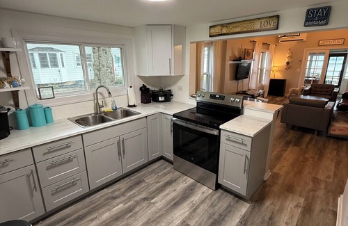 Sister Lakes House | 3 BR Lakefront house, sandy bottom on Lake Dewey in the Sister Lakes