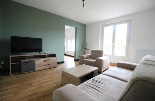 Thierville-sur-Meuse Apartment | 3 chambres - Très grand jardin privée - Terrasse Privée - Garage vélo et moto - Parking voiture privée dans la propriété - Géré par Presta-Zen'Services