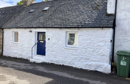 Glenmorangie Cottage | 3 DUNROBIN STREET, pet friendly, with a garden in Tain