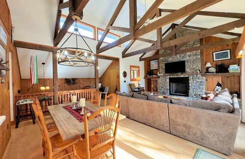 Bromley Mountain Condo | 3-Level End unit Townhouse in Bromley's Clovers