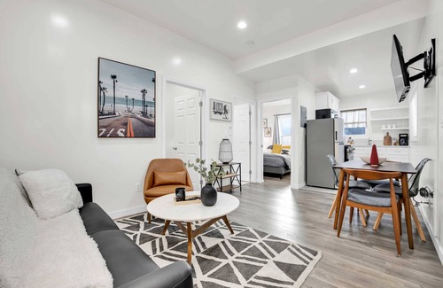 Pico-Union Apartment | 3 mi Downtown LA or Stadium. Parking + W/D