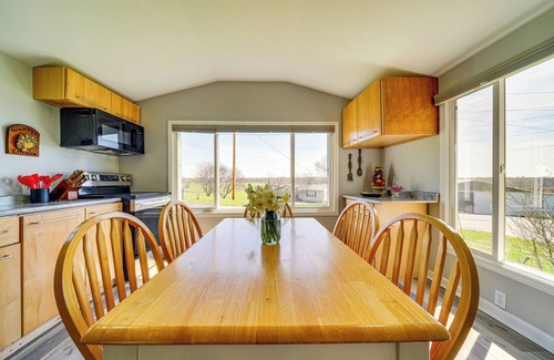 Bridgeport House | 3 Mi to Caesars Casino: Indiana Retreat w/Patio!