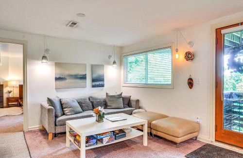 Lair Hill Apartment | 3 Mi to Downtown Portland Lush Flat with Fire Pit