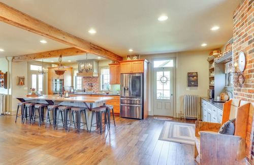 Columbia House | 3 Mi to Dtwn: Charming Farmhouse in Mount Joy!