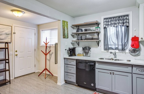 Eastside House | 3 Mi to Dtwn Tacoma: Pet-Friendly Home