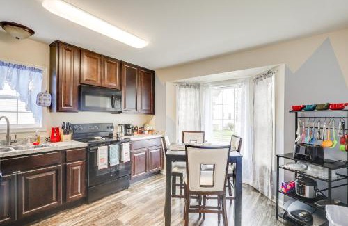 Dover House | 3 Mi to Dtwn Townhome with Deck in Dover