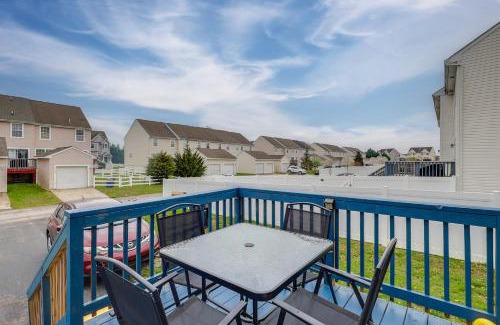 Dover House | 3 Mi to Dtwn Townhome with Deck in Dover