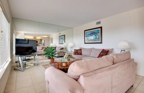 Vero Beach Apartment | 3 Mi to Ocean Riverfront Unit in Vero Beach!