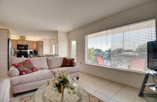 Vero Beach Apartment | 3 Mi to Ocean Riverfront Unit in Vero Beach!