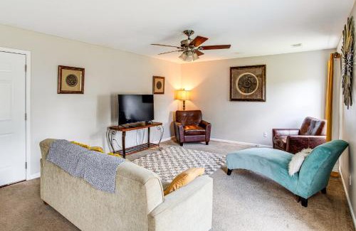 Huntcliff House | 3 Mi to Village at Sandhill Family Home with Yard!