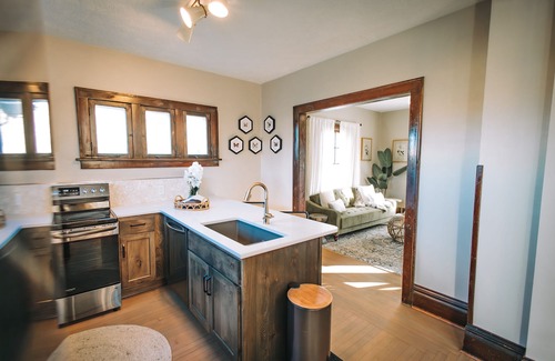 Sioux Falls House | 3 Min to downtown & Falls Park, 10 min to Airport - Clean King Bed Home