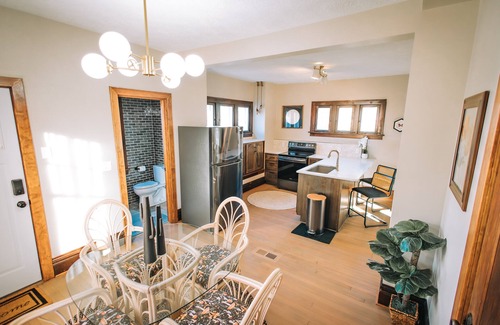 Sioux Falls House | 3 Min to downtown & Falls Park, 10 min to Airport - Clean King Bed Home