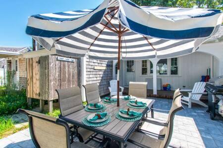 West Yarmouth House | 3 Min Walk to Beach Large Fenced Yard