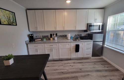 Brazos House | 3 mins to All Things Waco: Casita
