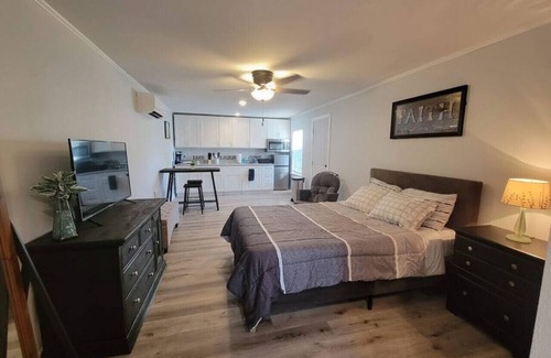 Brazos House | 3 mins to All Things Waco: Casita