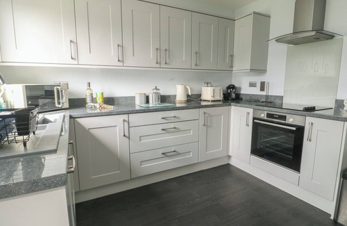 Brynteg Cottage | 3 PARC DELFRYN, pet friendly, with a garden in Benllech