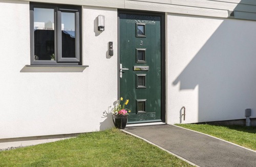 Brynteg Cottage | 3 PARC DELFRYN, pet friendly, with a garden in Benllech