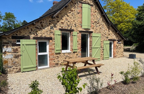Saint-Sulpice House | 3-person cottage in the countryside near the towpath of the Mayenne river