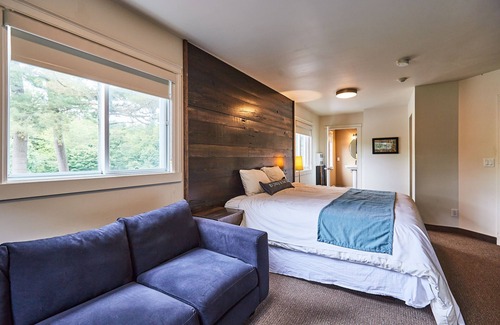Port Sydney Cabin | 3 Pines Lodge Muskoka