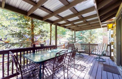 Ponderosa Pines House | 3 Pines