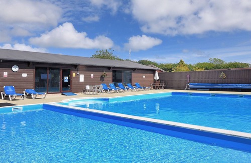 Combpyne Cabin | 3 PINEWOOD RETREAT, romantic, character holiday cottage in Lyme Regis