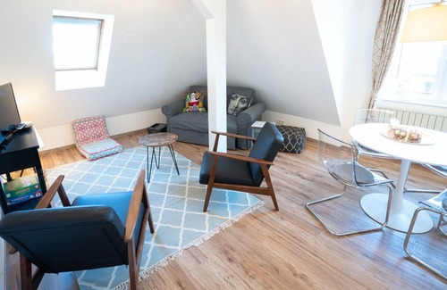 Radeberger Vorstadt Apartment | 3-room apartment in Art Nouveau villa directly on the Dresdner Heide