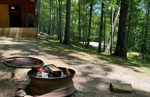 Saint Helens Cabin | #3, Soothing cabin with AC in Beattyville - Perfect for a getaway