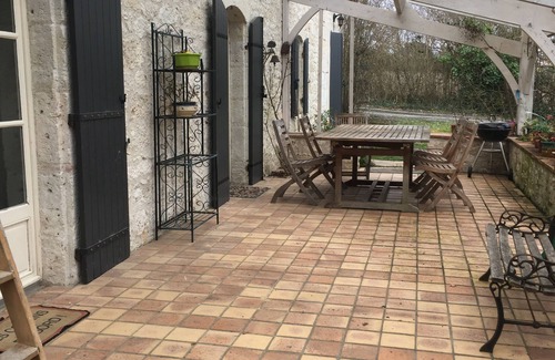 Laroque-Timbaut House | 3-star gîte, 8 people, stone house, swimming pool, close to shops.