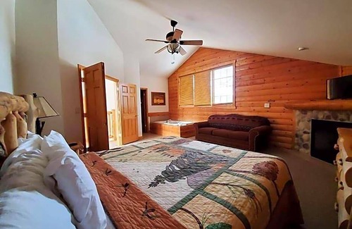 Oglesby Hotel | 3-star hotel ∙ Grand Bear Resort at Starved Rock