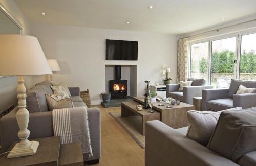 Bugford House | 3 The Drive, Hillfield Village