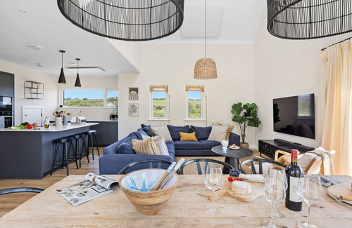 North Buckland House | 3 The Vista, Willingcott Nr Woolacombe - Hot tub/Pet friendly/On-site pool/EV Charger/Ecohome