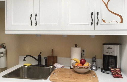 The Beaches Apartment | 3 to 60 day Executive Rental in Toronto's Famous 'Beach'