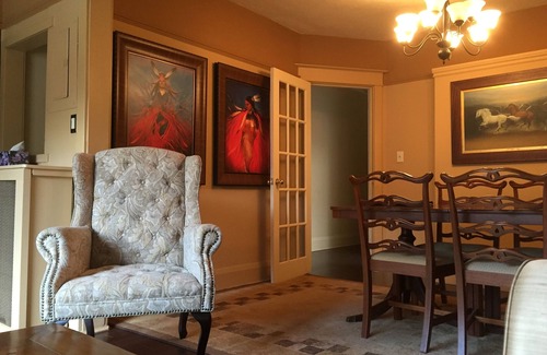 The Beaches Apartment | 3 to 60 day Executive Rental in Toronto's Famous 'Beach'