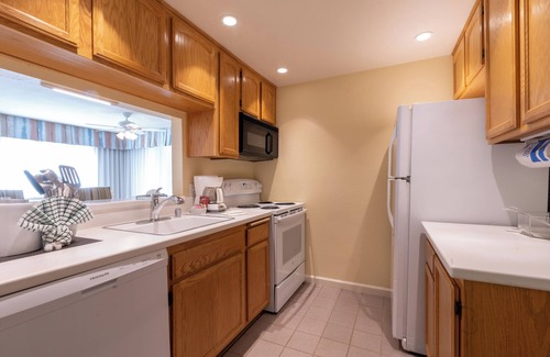 San Diego Country Estates Hotel | 3 Units | Full Kitchens & Pool | Free Parking |Quiet Ramona Retreat