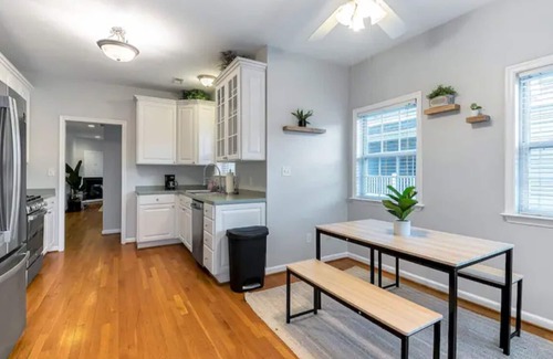 Chic's Beach House | 30+ day - Chics Beach Area, Short Walk to Beach!