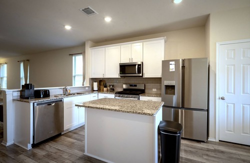Buda House | 30+Day Furnished Staycation 20 Min. From Downtown Austin~Office~Pets~LazyRiver