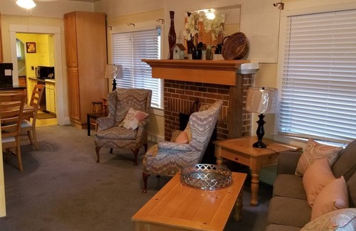 Downtown Klamath Falls House | 30+Day❤️of Downtown | SmartHouse | 4KTV | King, 2 Queens, Double + Twin | BBQ, P