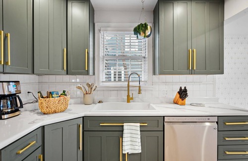 Madison House | 30+ Day Only. Pet-Friendly Rental in Prime Location – Near UW, Parks, & Dining!